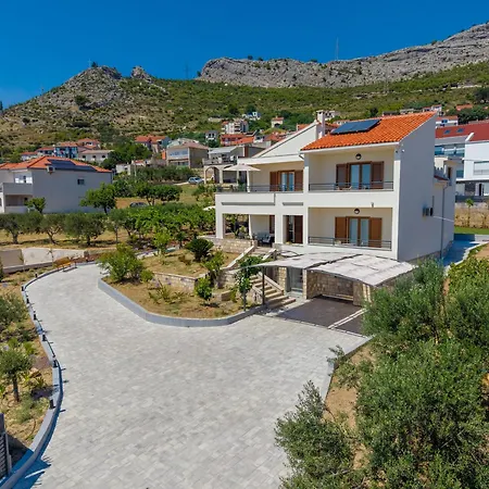 Villa Botanica Near Split - Heated Pool And Garden *