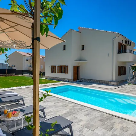 Villa Botanica Near Split - Heated Pool And Garden *