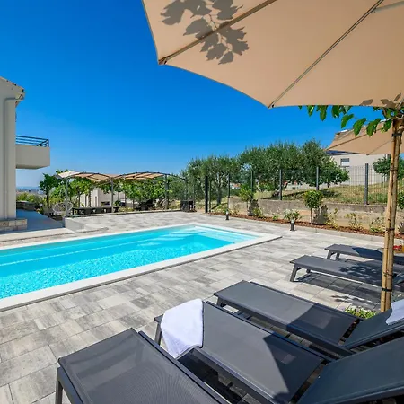 Botanica Near Split - Heated Pool And Garden Villa