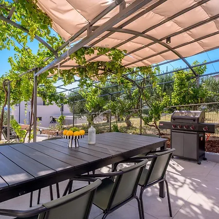 Vila Botanica Near Split - Heated Pool And Garden *
